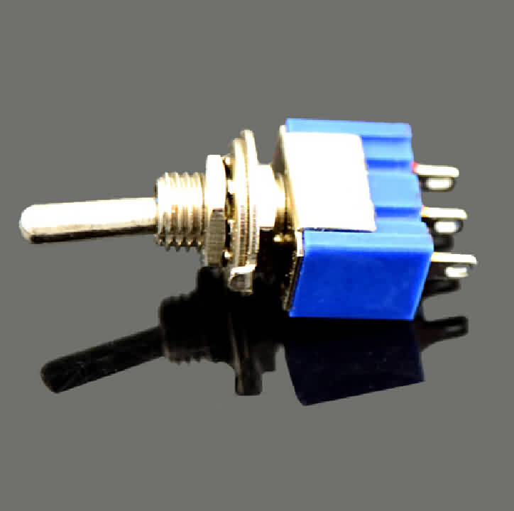 Toggle Switch: 3-Pin / SPDT / 6A